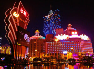 Le mille luci di Macao. Foto: Brenden Brain (Wikimedia Commons)