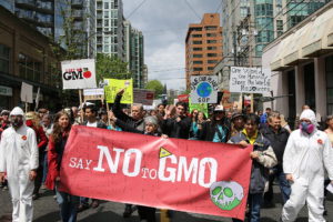Una marcia contro la Monsanto a Vancouver, Canada. Foto: Rosalee Yagihara Wikimedia Commons